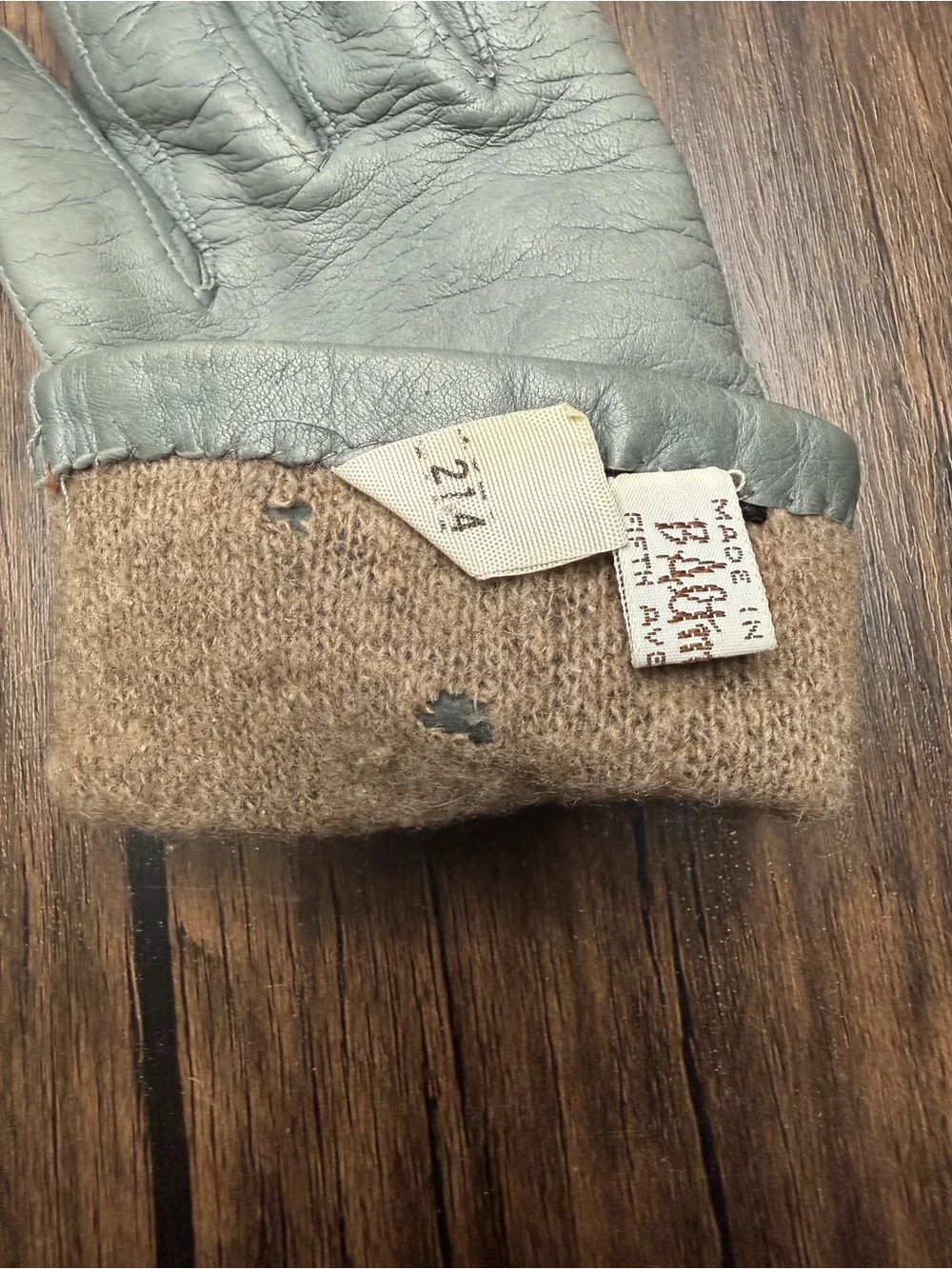 Vintage women’s 7.5 Leather cashmere gloves in Light Gray made in Italy